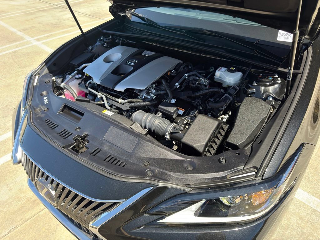 Certified 2021 Lexus ES 300h w/ Premium Package FWD image 6