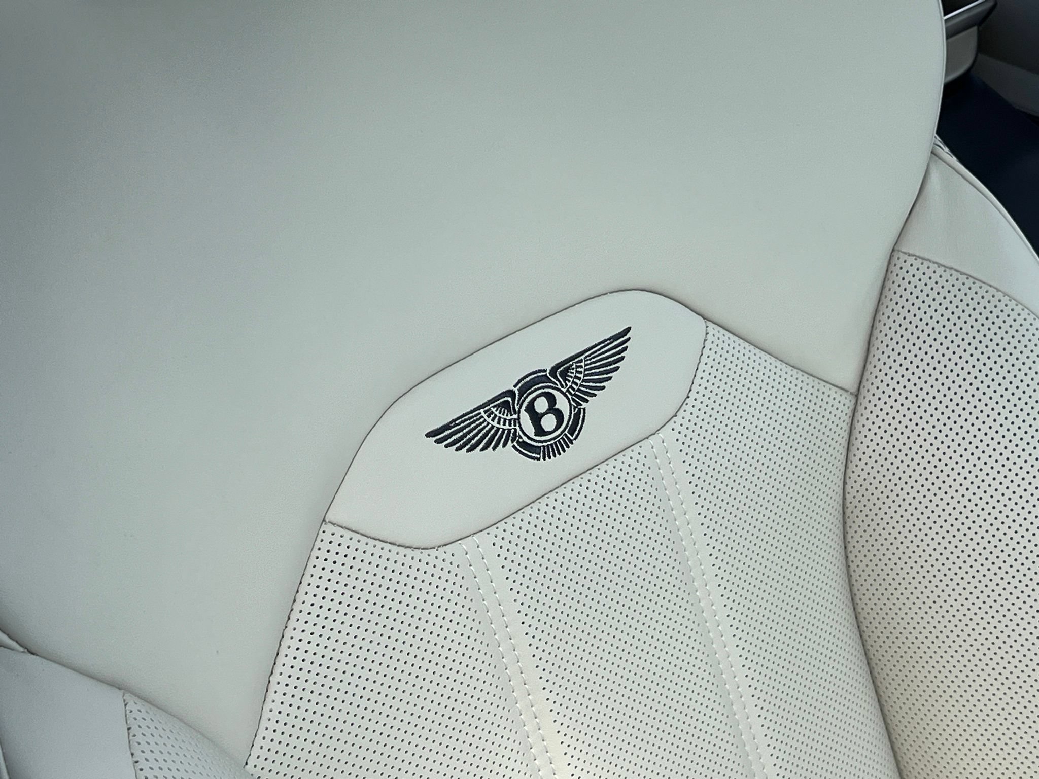 New 2026 Bentley Bentayga Extended Wheelbase AWD/4WD image 45