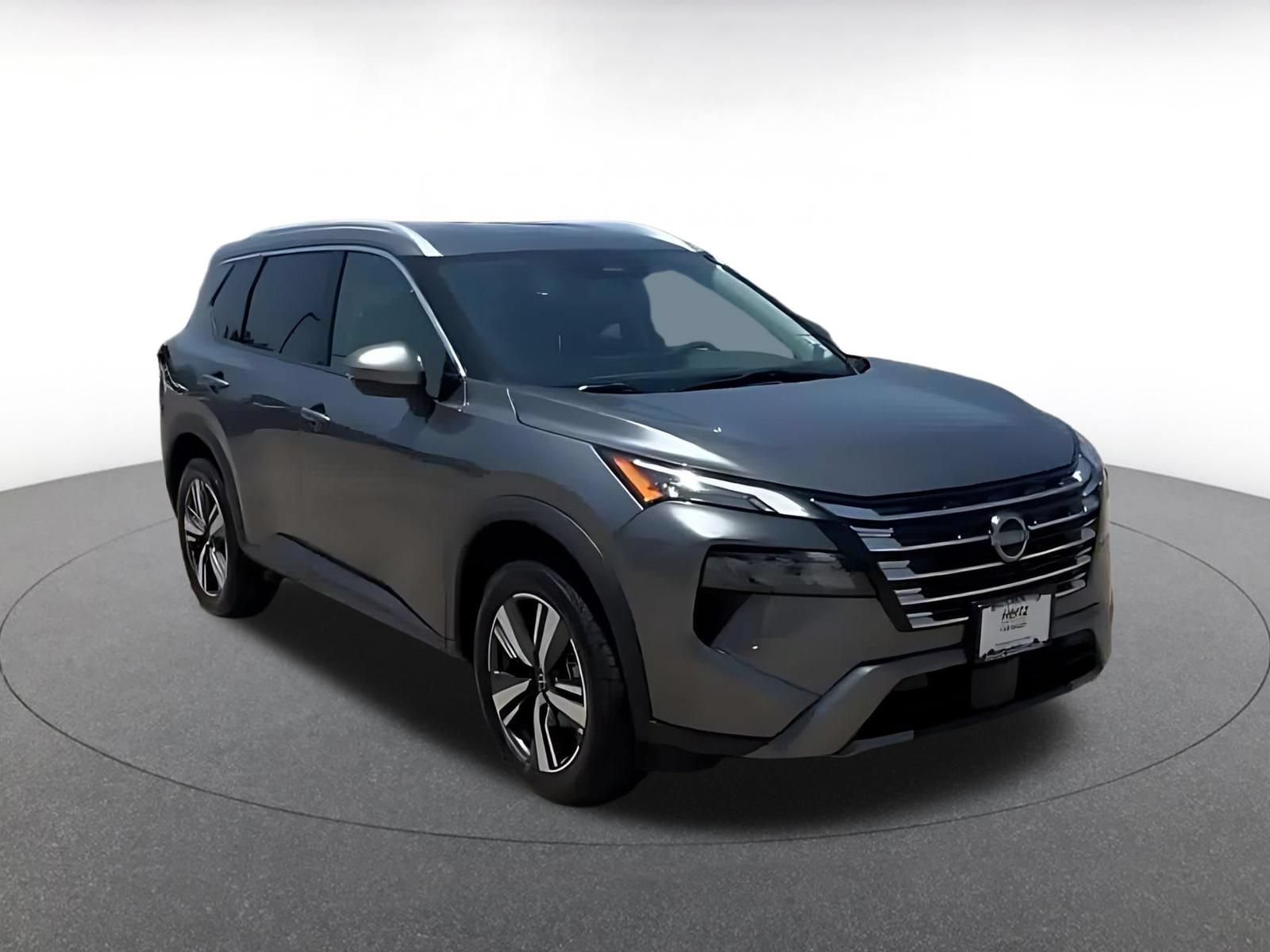 Used 2026 Nissan Rogue SL FWD image 3