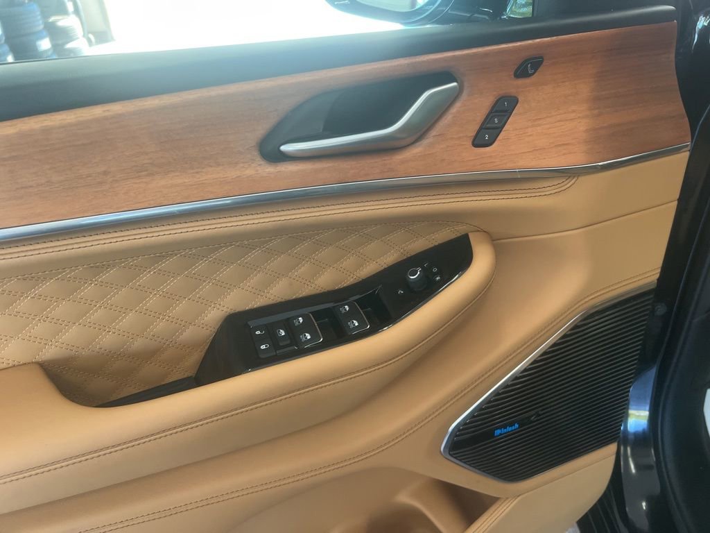 Certified 2023 Jeep Grand Cherokee Summit image 6