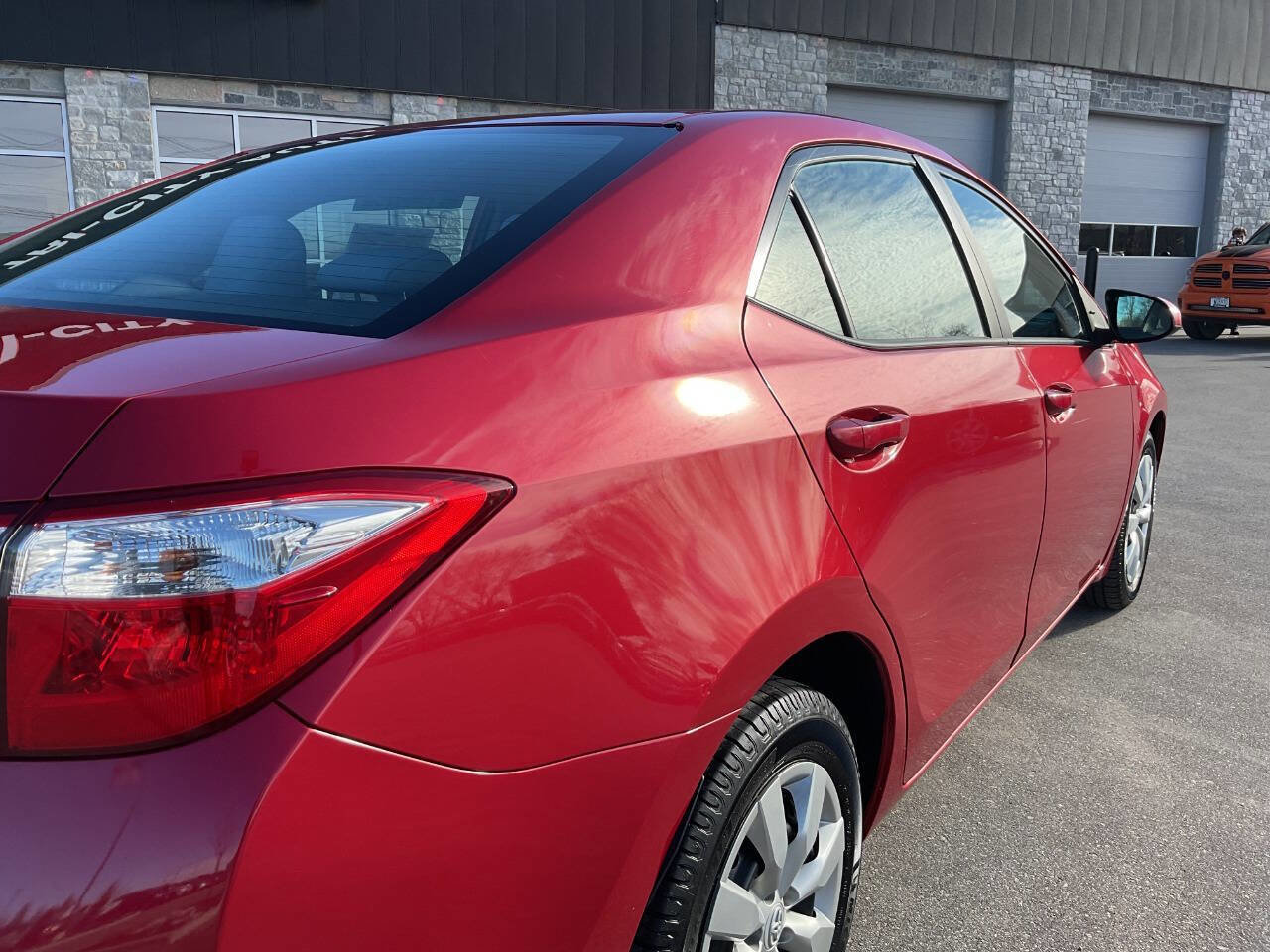 Used 2015 Toyota Corolla LE image 8