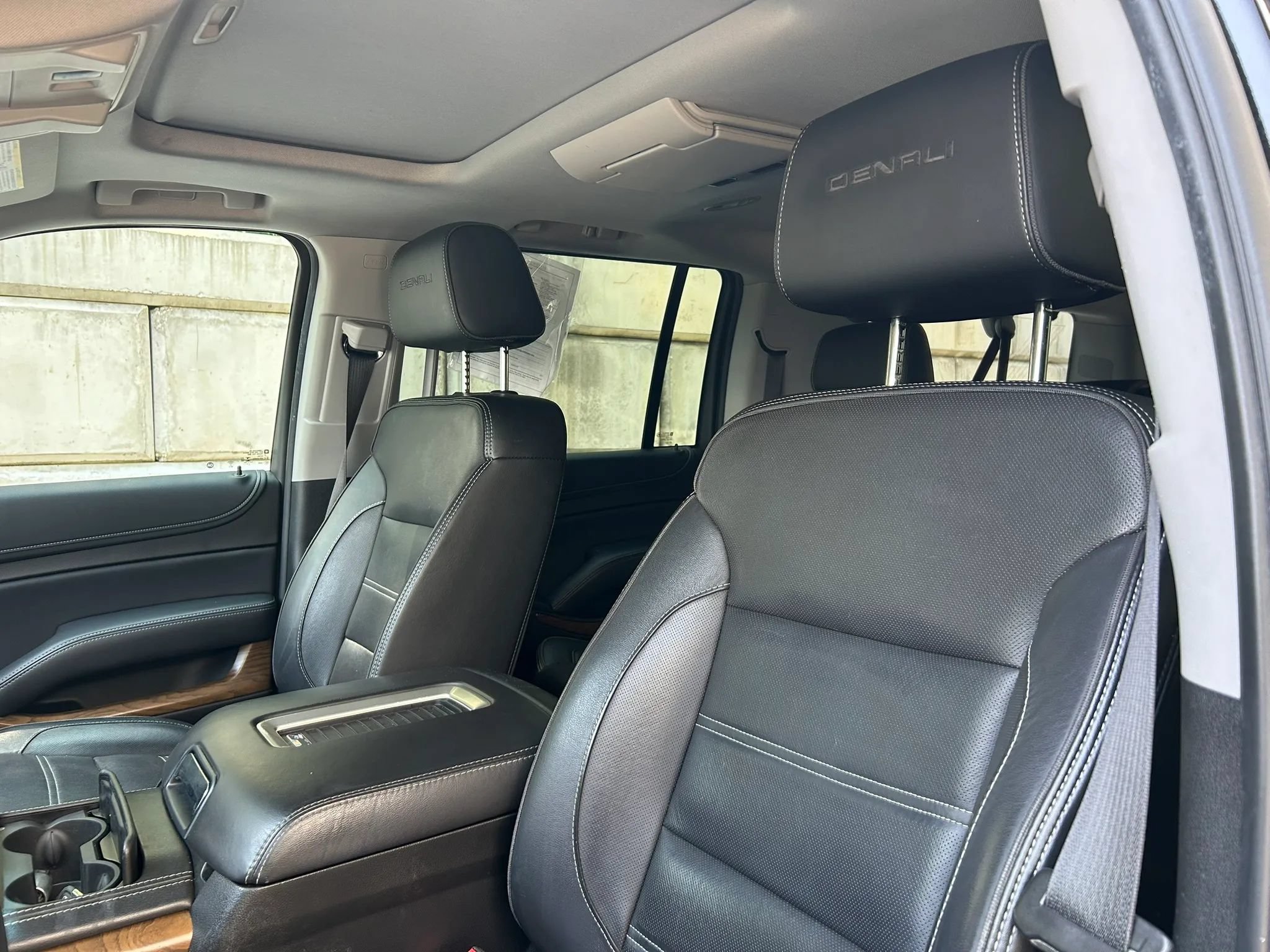 Used 2020 GMC Yukon XL Denali w/ Denali Ultimate Package AWD/4WD image 2