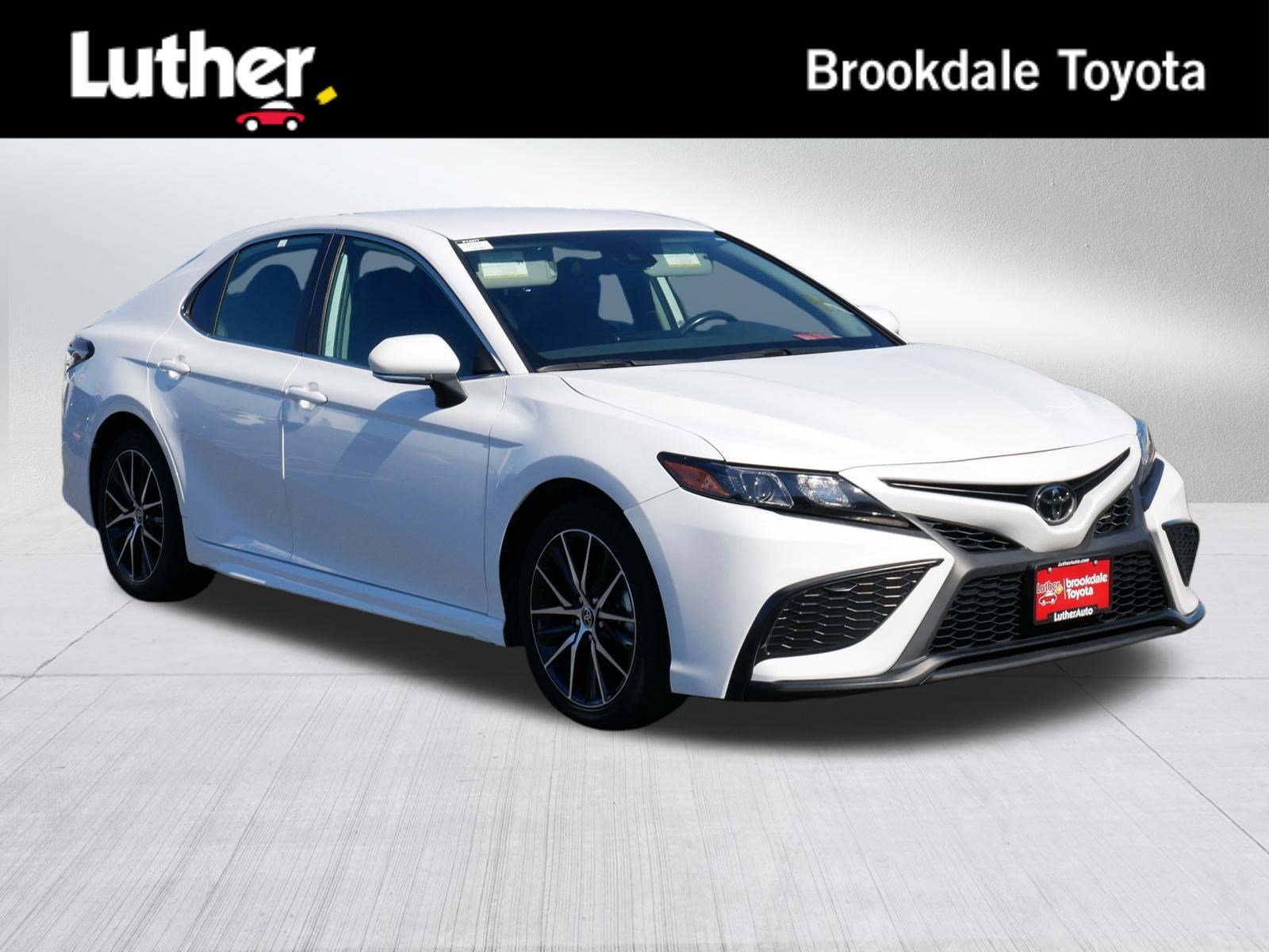 Certified 2024 Toyota Camry SE FWD image 1