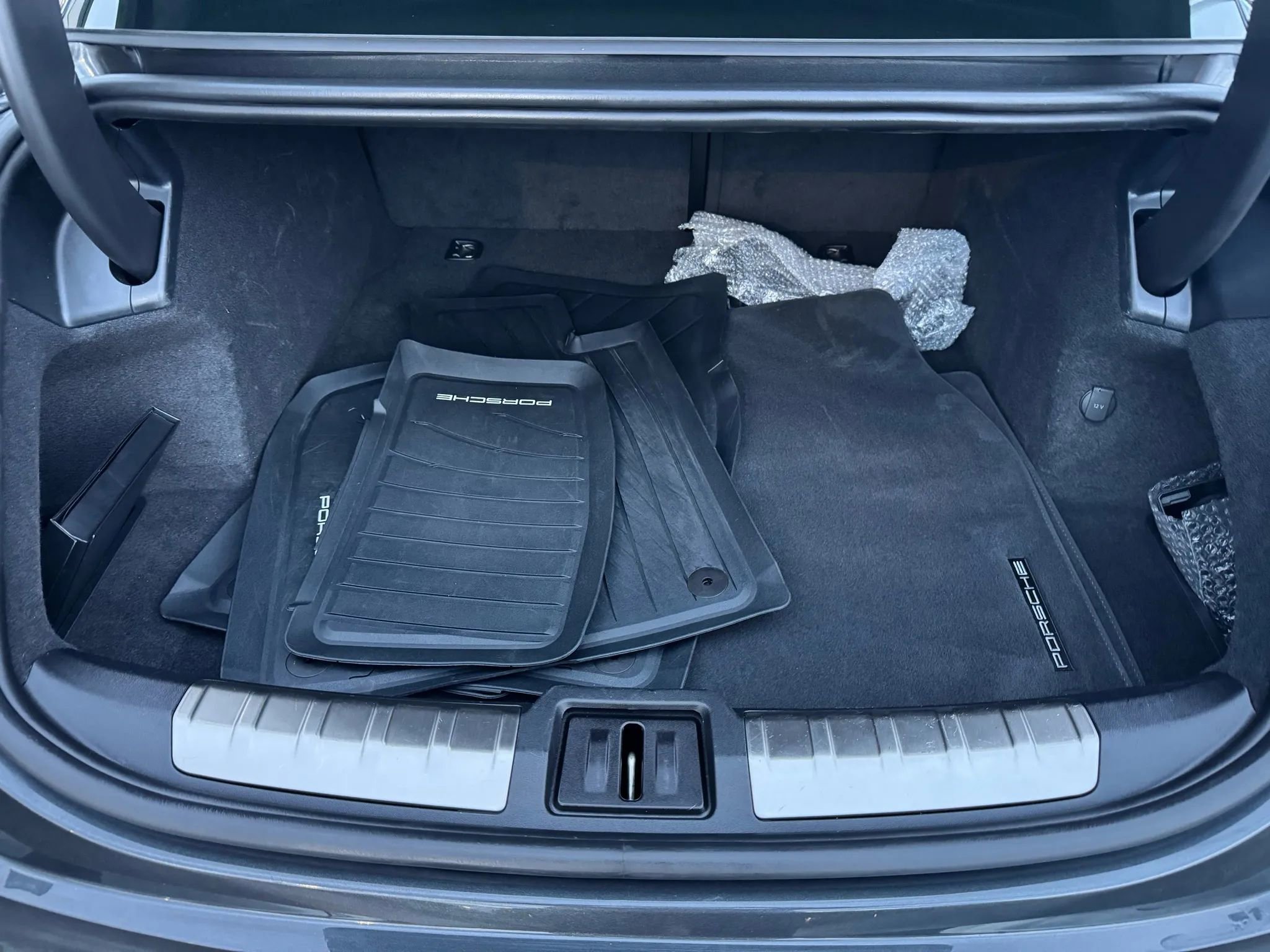 Used 2022 Porsche Taycan 4S image 26