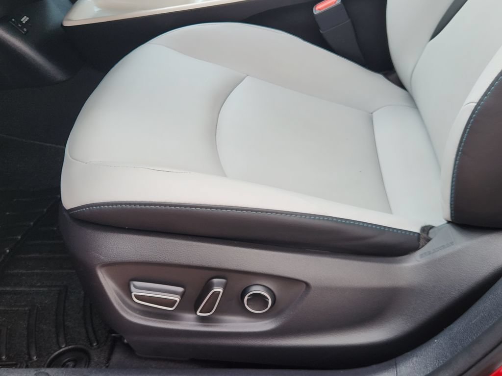 Used 2017 Toyota Prius Prime Advanced FWD image 22