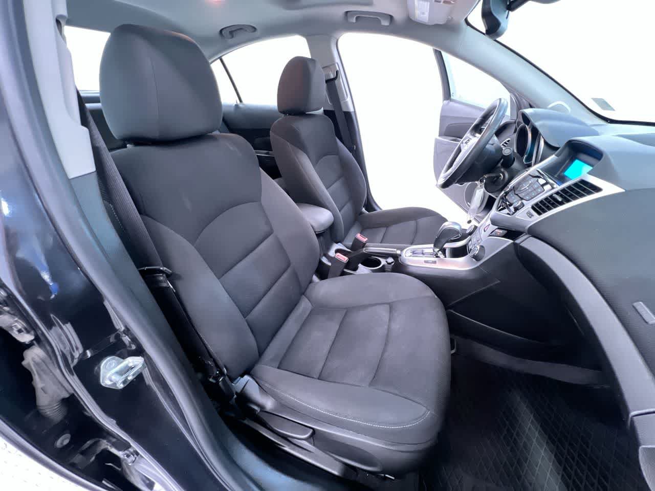 Used 2016 Chevrolet Cruze LT w/ Sun And Sound Package FWD image 33
