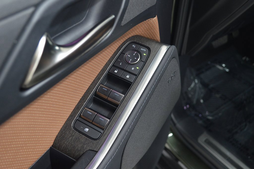 Used 2024 Lexus GX 550 w/ Accessory Package (Z1) image 18