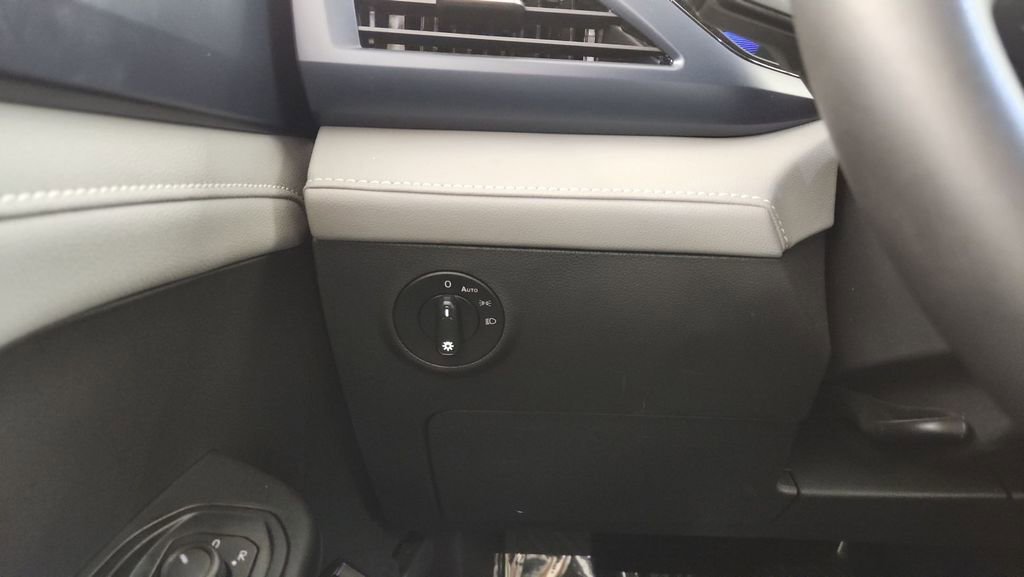 Used 2024 Volkswagen Taos SE w/ Panoramic Sunroof Package image 21