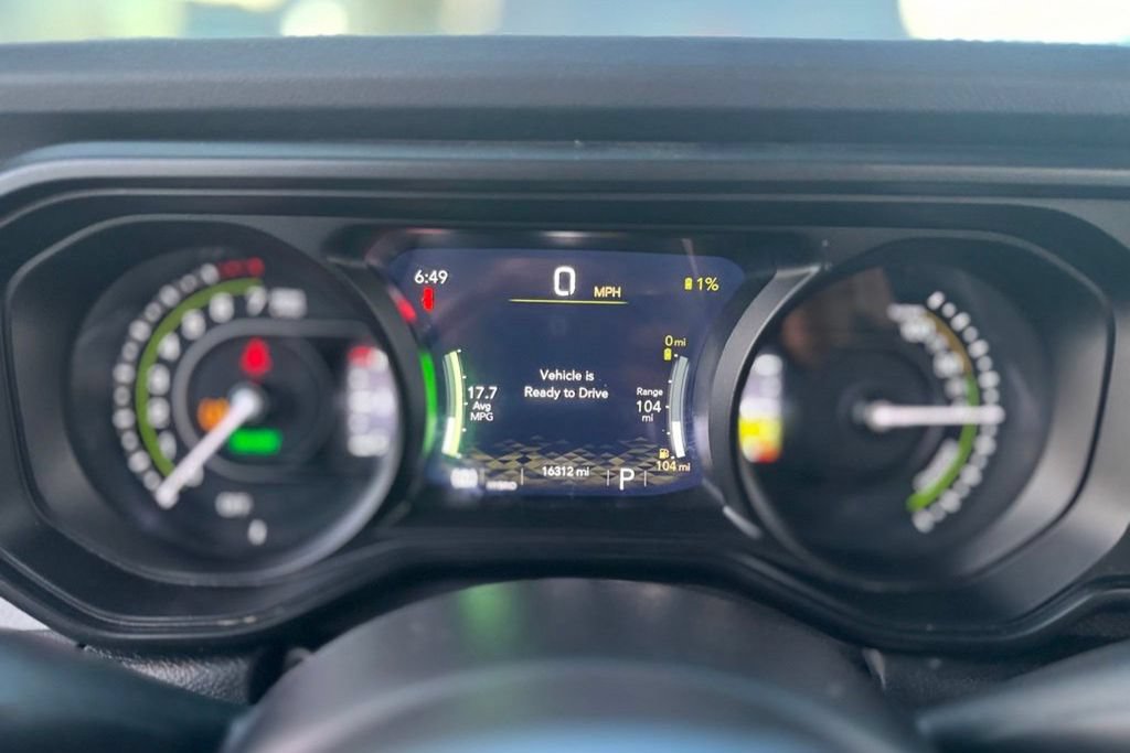 Used 2025 Jeep Wrangler Unlimited Sahara w/ Safety Group AWD/4WD image 16