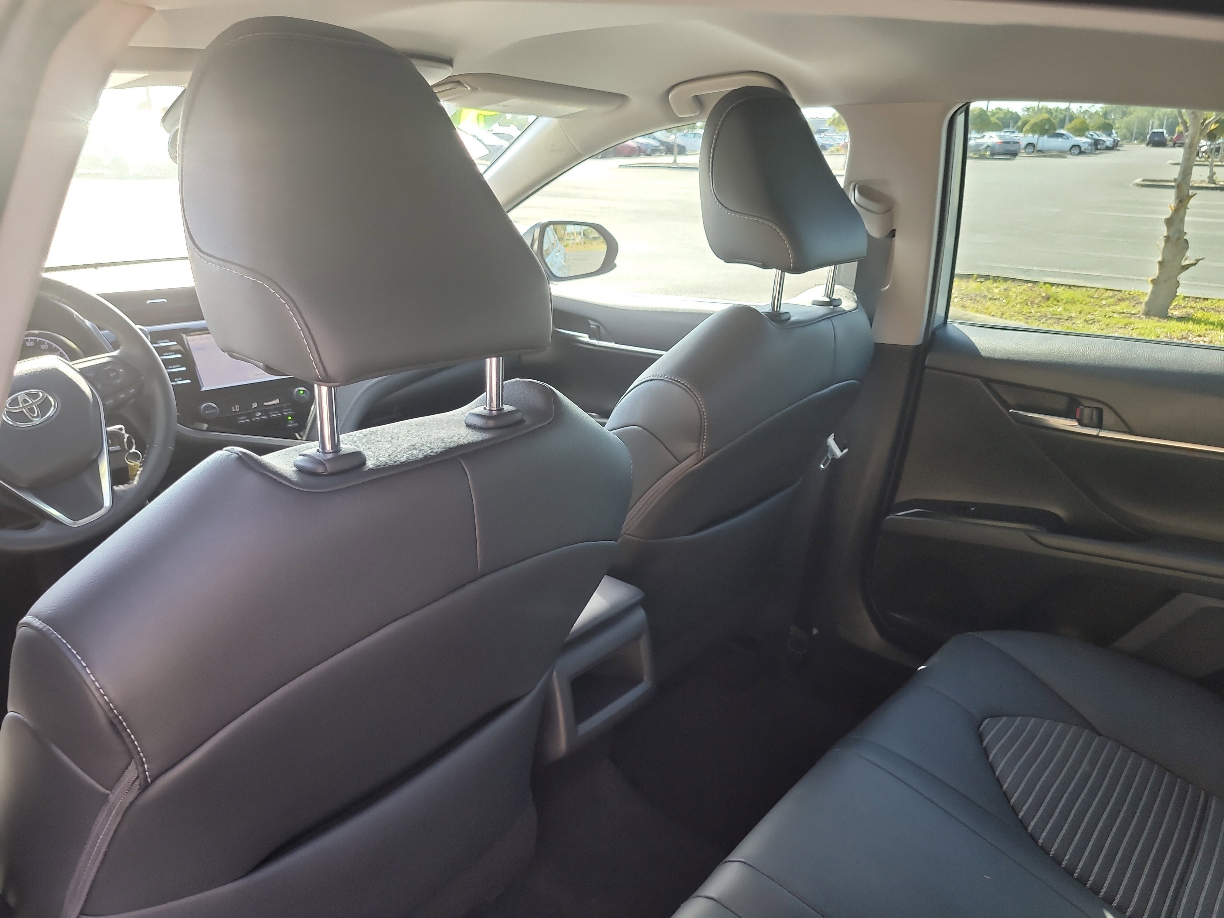 Used 2019 Toyota Camry SE FWD image 12