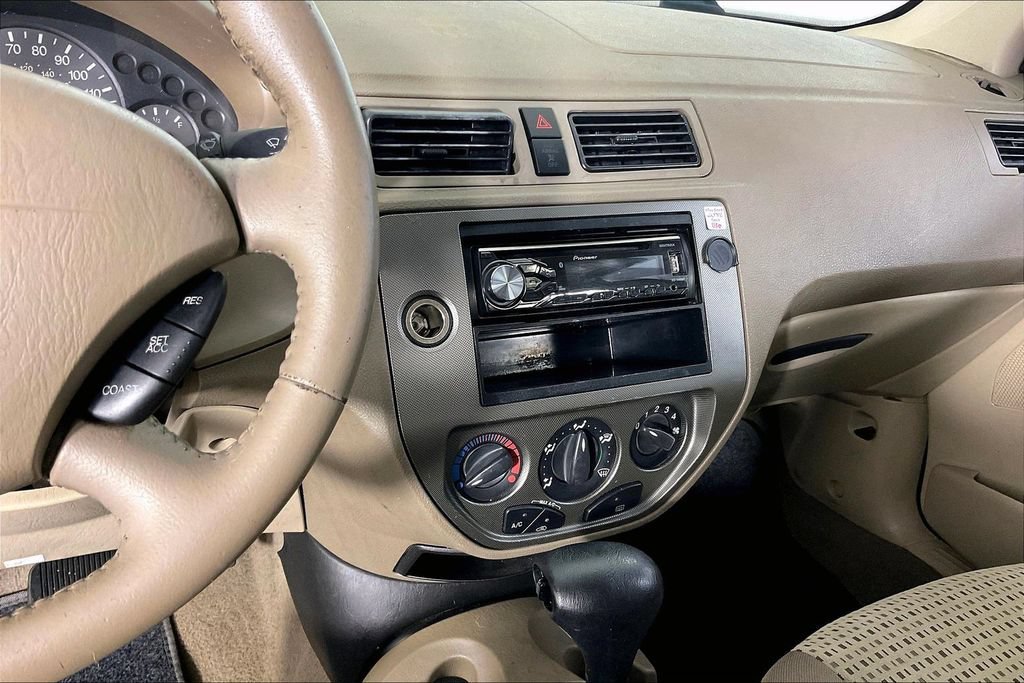 Used 2005 Ford Focus ZX4 Sedan FWD image 8
