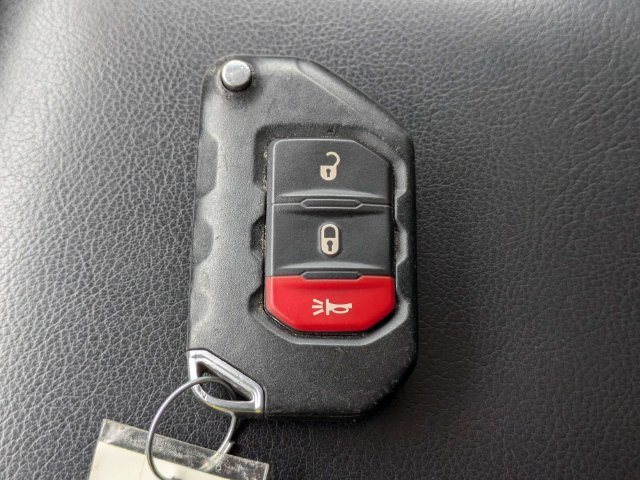 Used 2019 Jeep Wrangler Unlimited Sahara AWD/4WD image 31