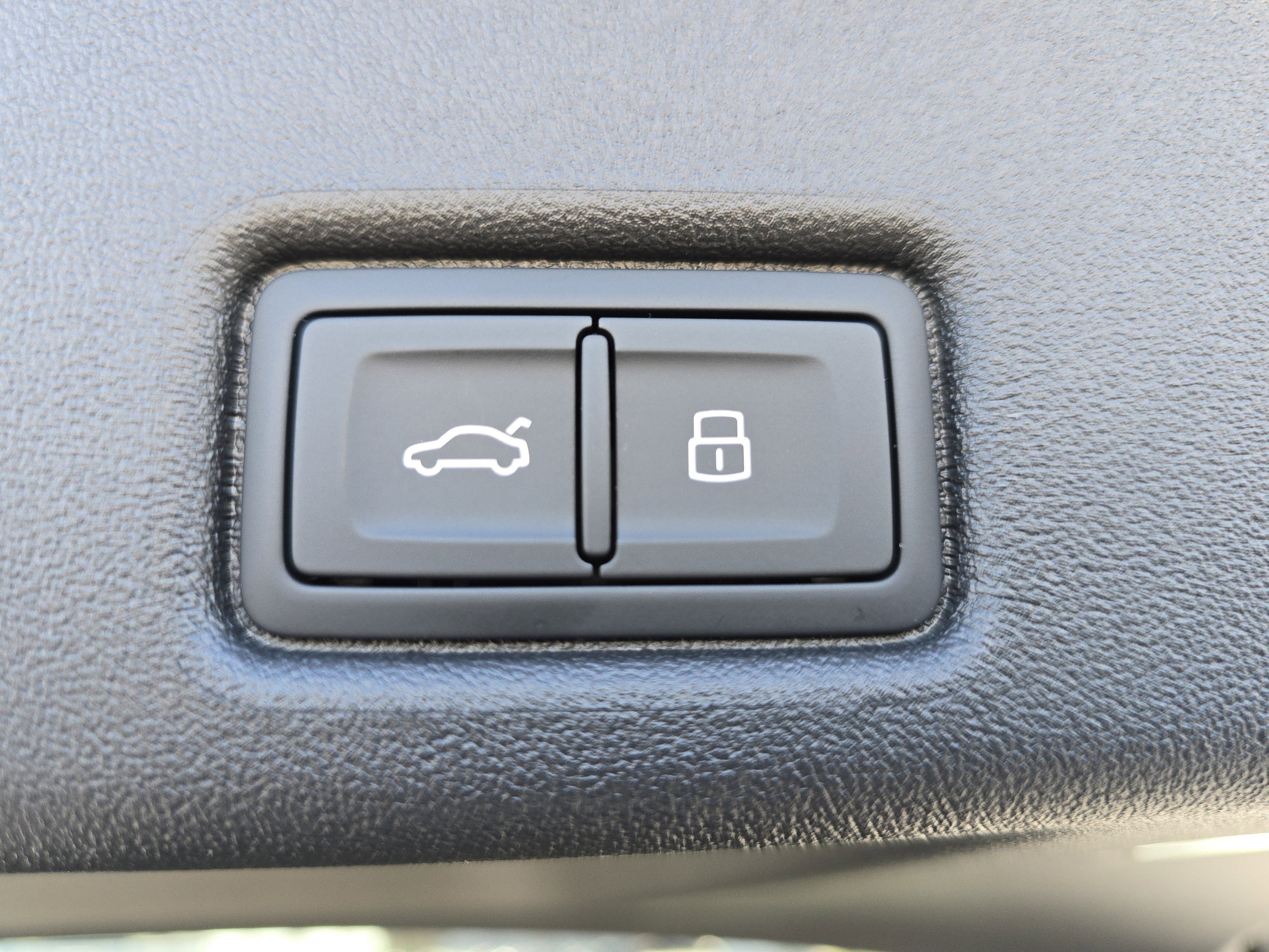 New 2026 Audi SQ5 Premium Plus image 17