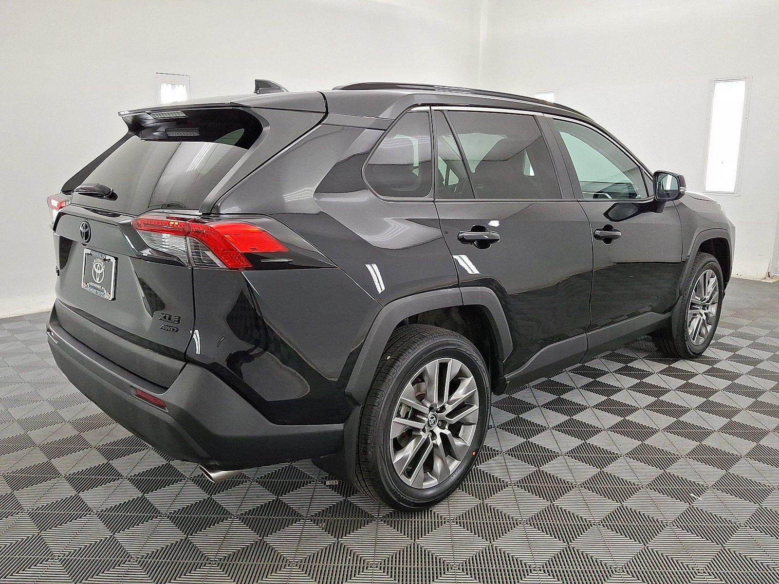 Certified 2023 Toyota RAV4 XLE Premium AWD/4WD image 17