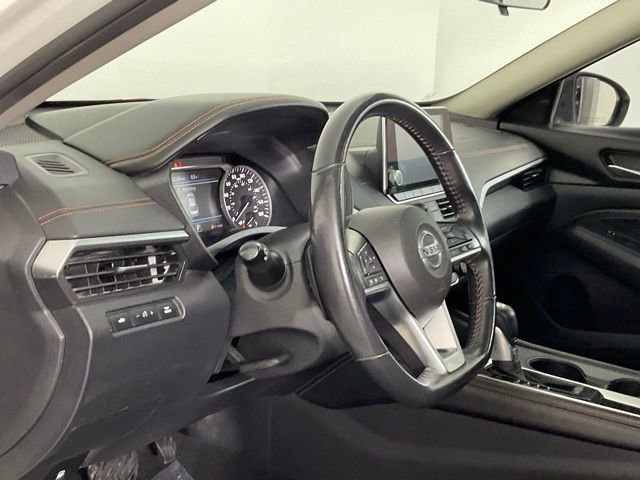 Used 2022 Nissan Altima 2.0 SR FWD image 12