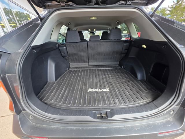 Used 2022 Toyota RAV4 LE AWD/4WD image 23