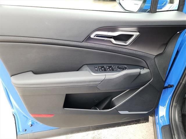 New 2026 Kia Sportage EX w/ EX Panorama Roof Package image 10