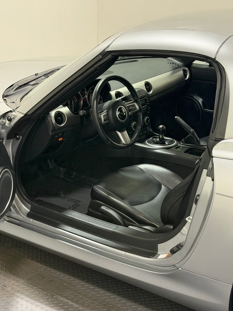 Used 2009 MAZDA MX-5 Miata Grand Touring w/ Premium Pkg RWD image 8