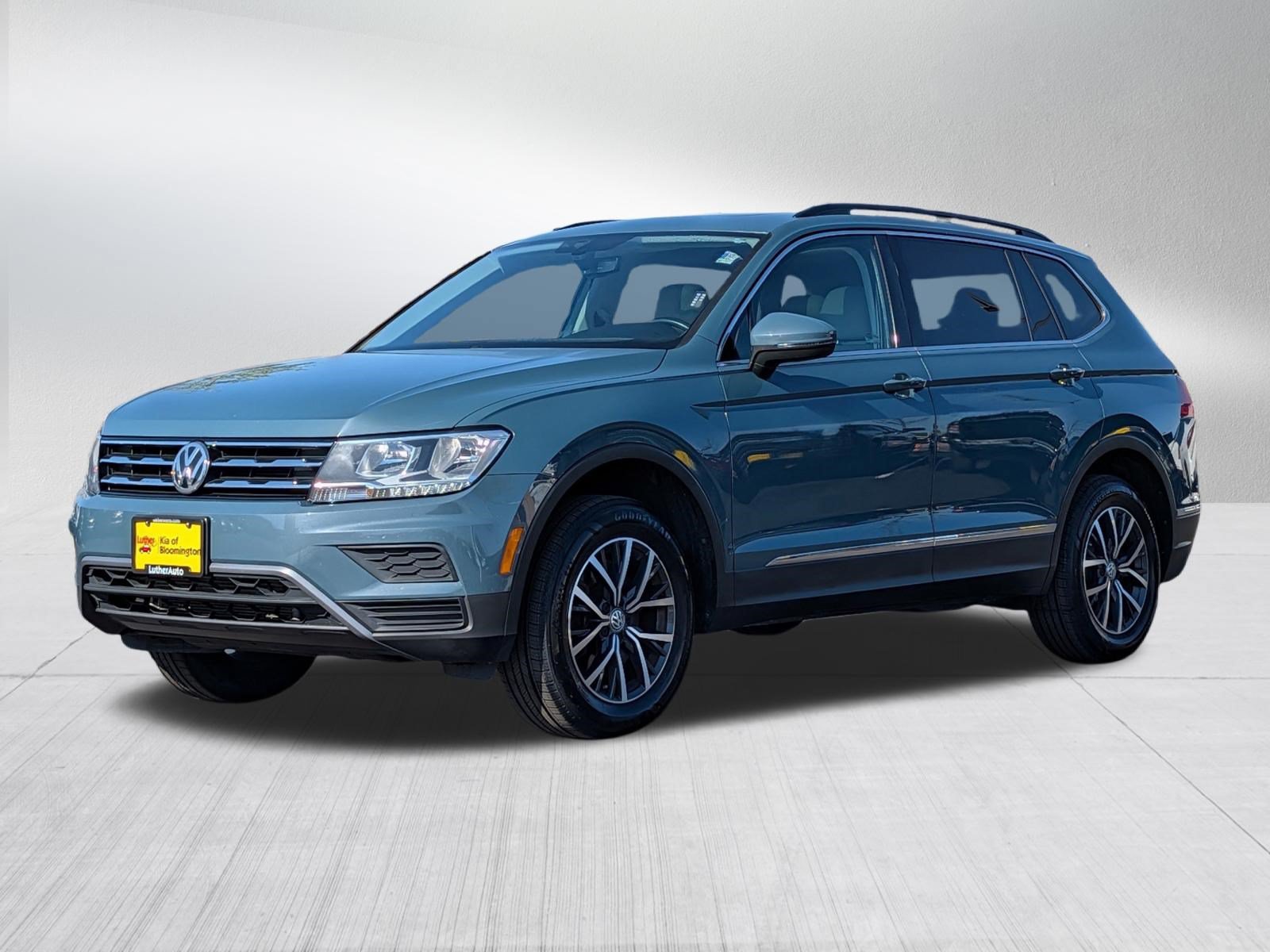 Used 2020 Volkswagen Tiguan SE w/ Panoramic Sunroof Package AWD/4WD image 3