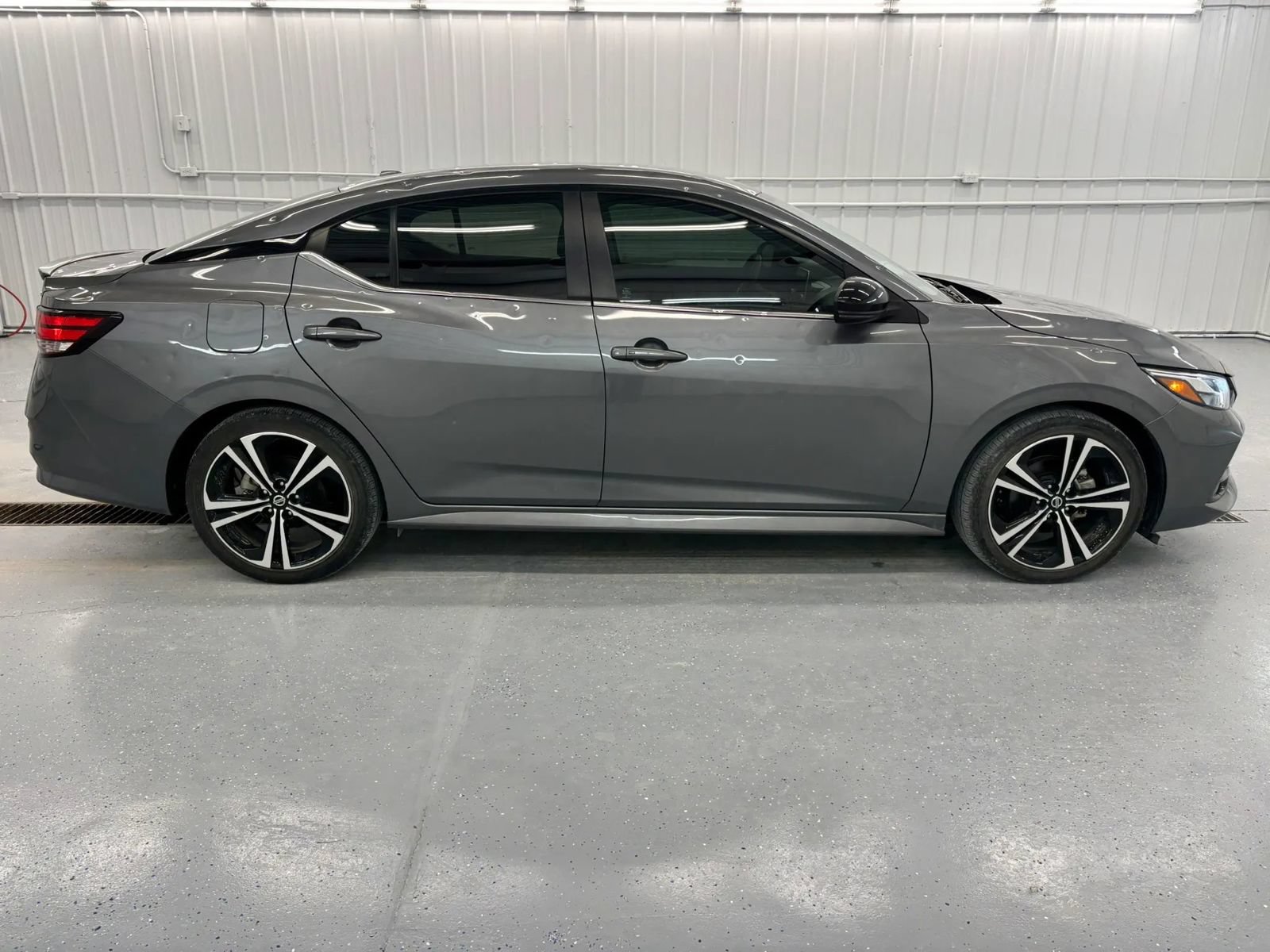 Used 2022 Nissan Sentra SR FWD image 2
