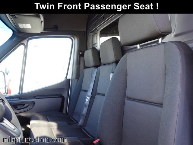 Used 2024 Mercedes-Benz Sprinter 2500 image 7