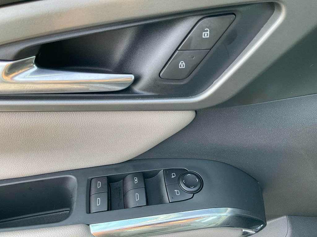 Used 2025 Chevrolet Traverse LT image 27