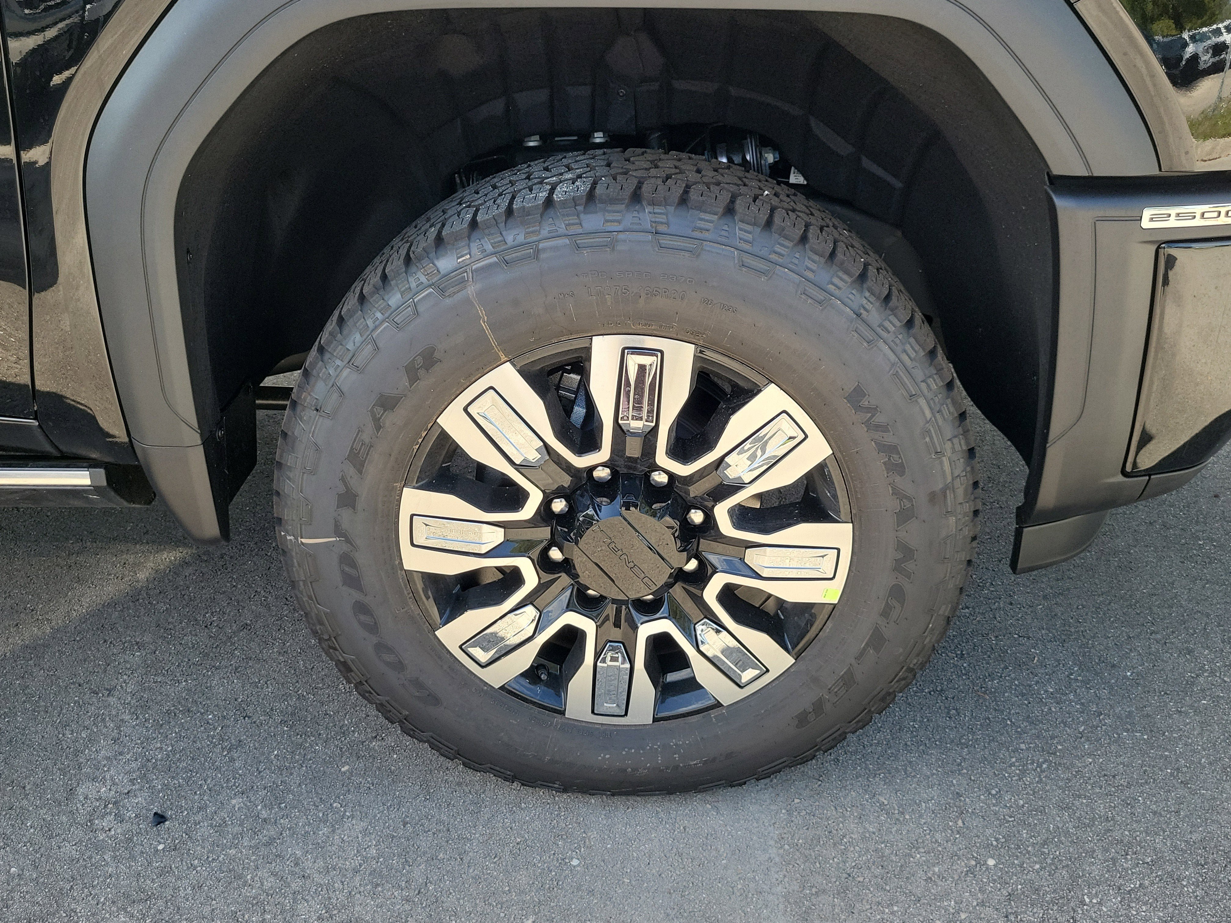 New 2026 GMC Sierra 2500 Denali w/ Denali Reserve Package AWD/4WD image 4