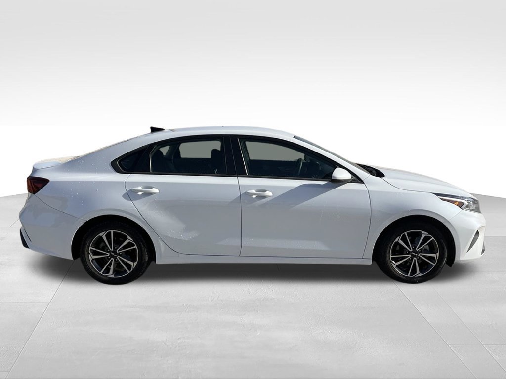 Used 2022 Kia Forte LXS FWD image 9