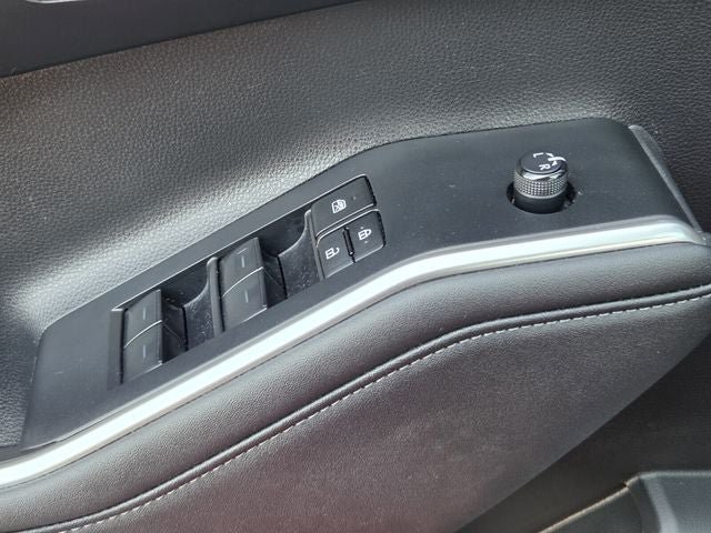 Used 2023 Toyota Highlander XLE FWD image 33
