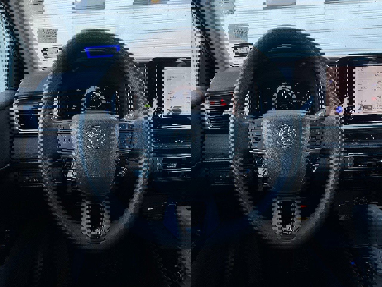 Used 2025 Toyota Camry LE image 31