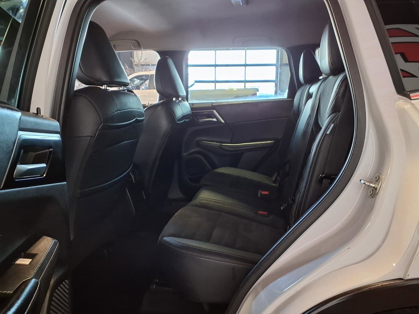 Used 2022 Mitsubishi Outlander SE image 15