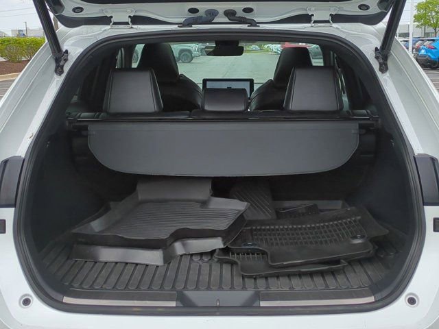Certified 2023 Toyota Venza XLE AWD/4WD image 17