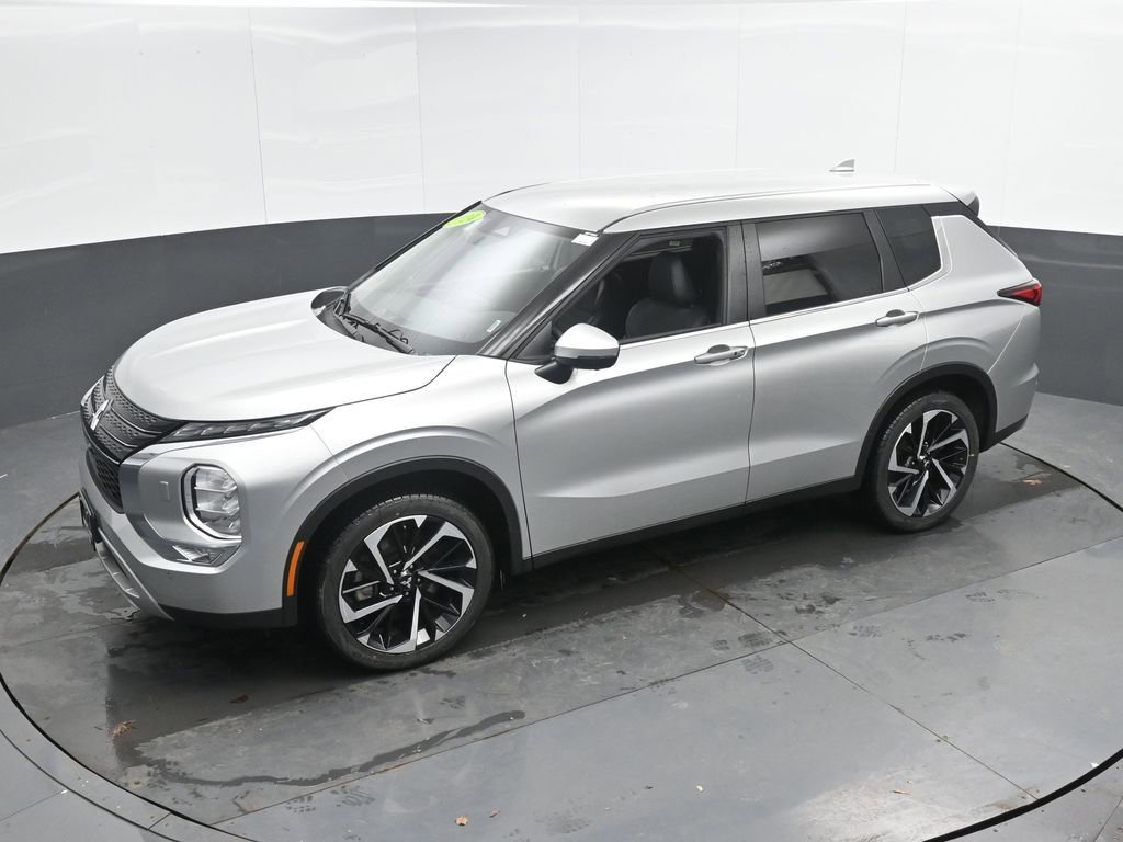 Used 2024 Mitsubishi Outlander SE image 40