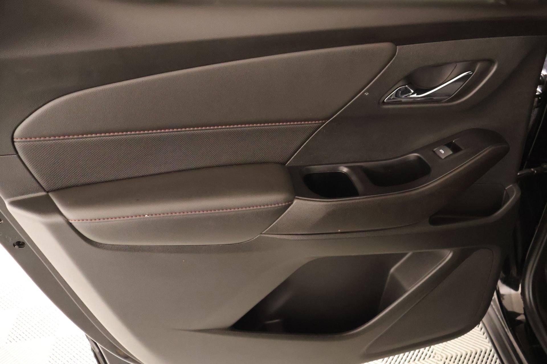 Used 2023 Chevrolet Traverse RS w/ LPO, Floor Liner Package FWD image 17