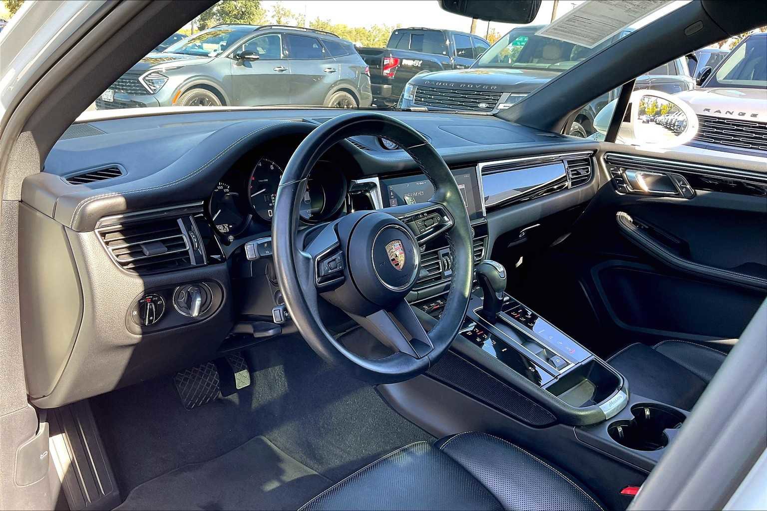 Used 2023 Porsche Macan image 17
