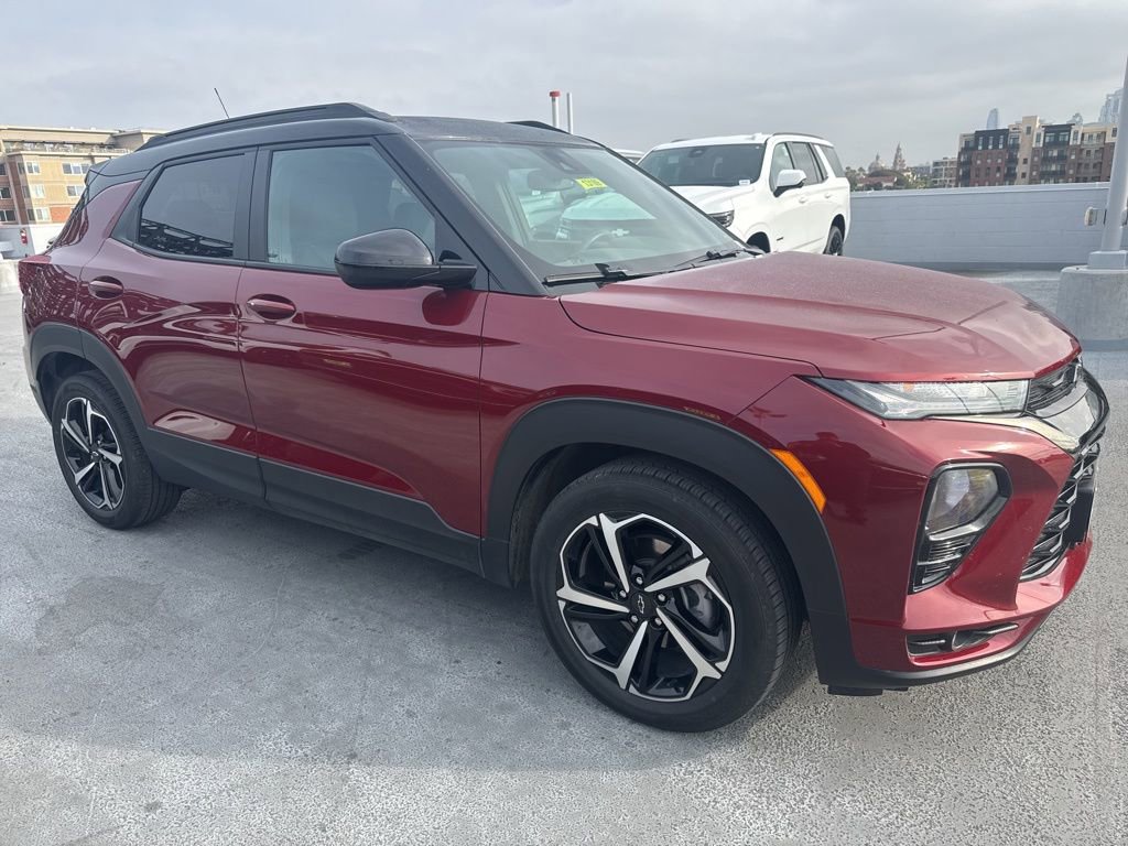 Used 2023 Chevrolet TrailBlazer RS w/ Sun and Liftgate Package FWD image 3