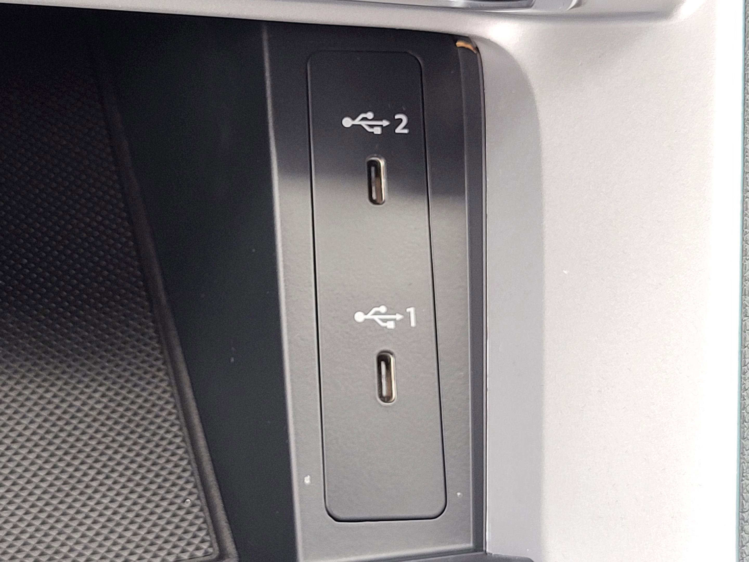 Used 2025 Audi Q3 2.0T Premium image 25