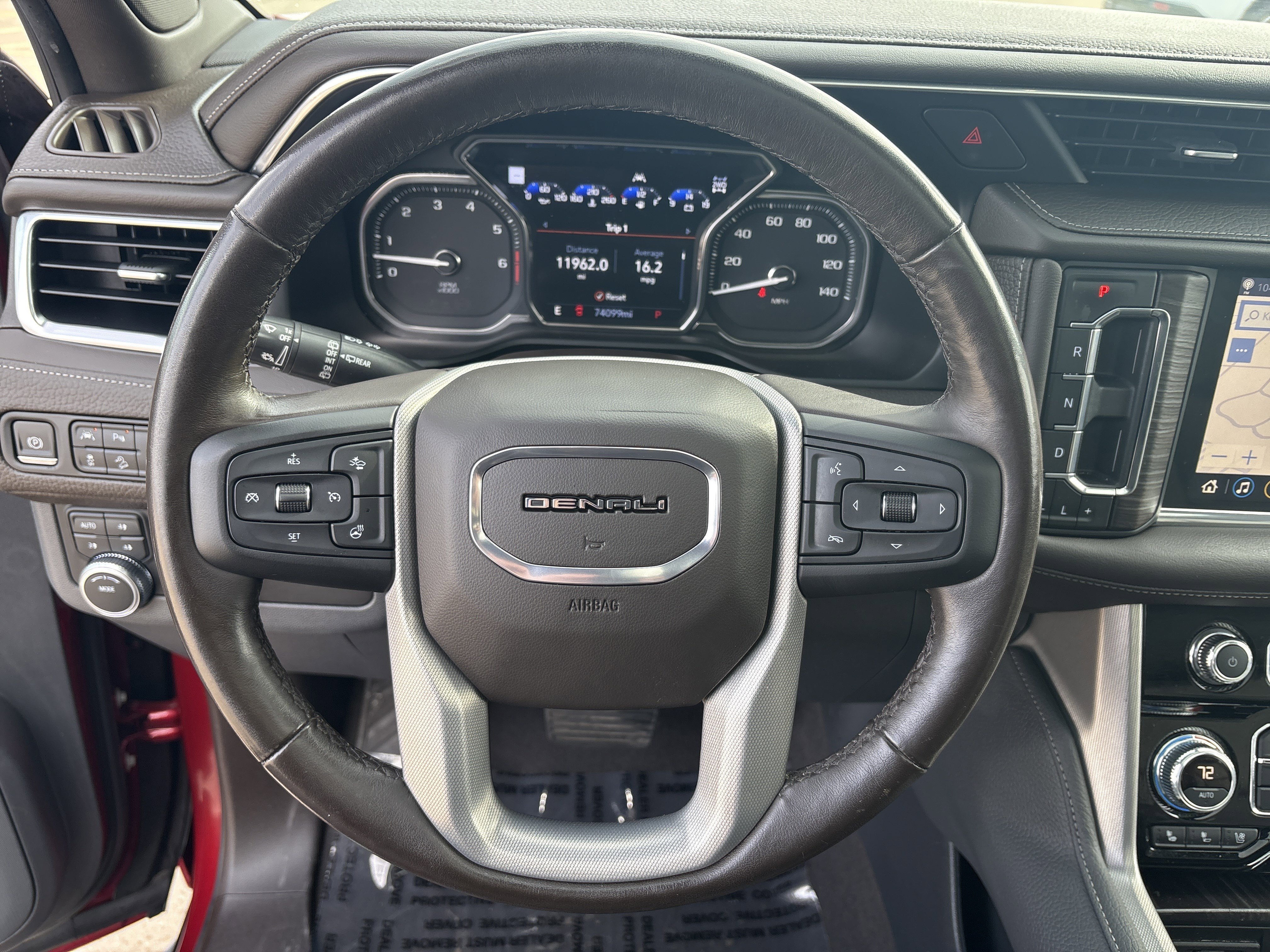 Used 2021 GMC Yukon XL Denali image 14