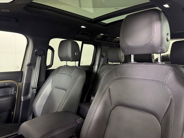 Certified 2024 Land Rover Defender 110 SE image 33