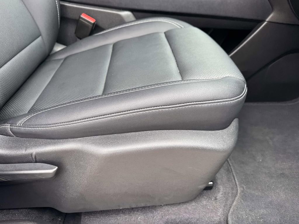 Certified 2025 Chevrolet Traverse LT image 12