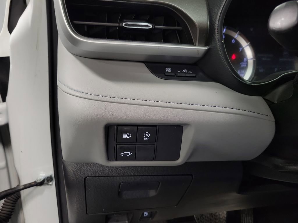 Used 2023 Toyota Highlander LE AWD/4WD image 21