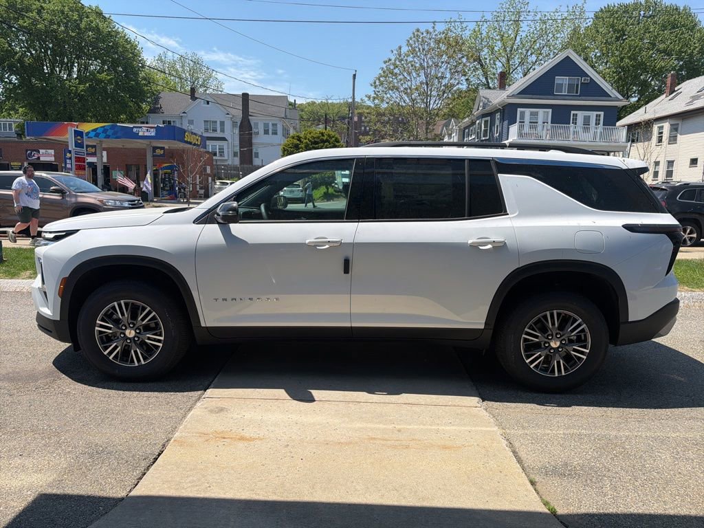 New 2026 Chevrolet Traverse LT w/ Driver Confidence Package AWD/4WD image 2