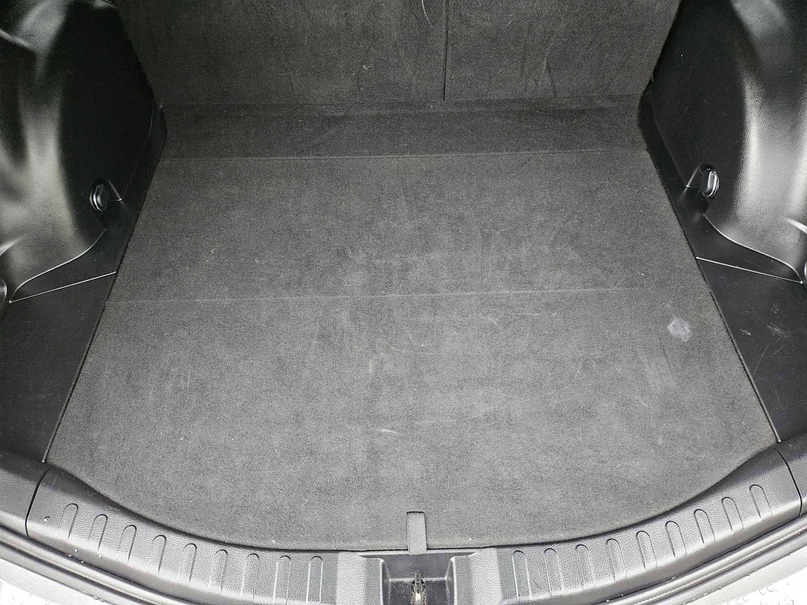 Used 2018 Toyota RAV4 LE image 30