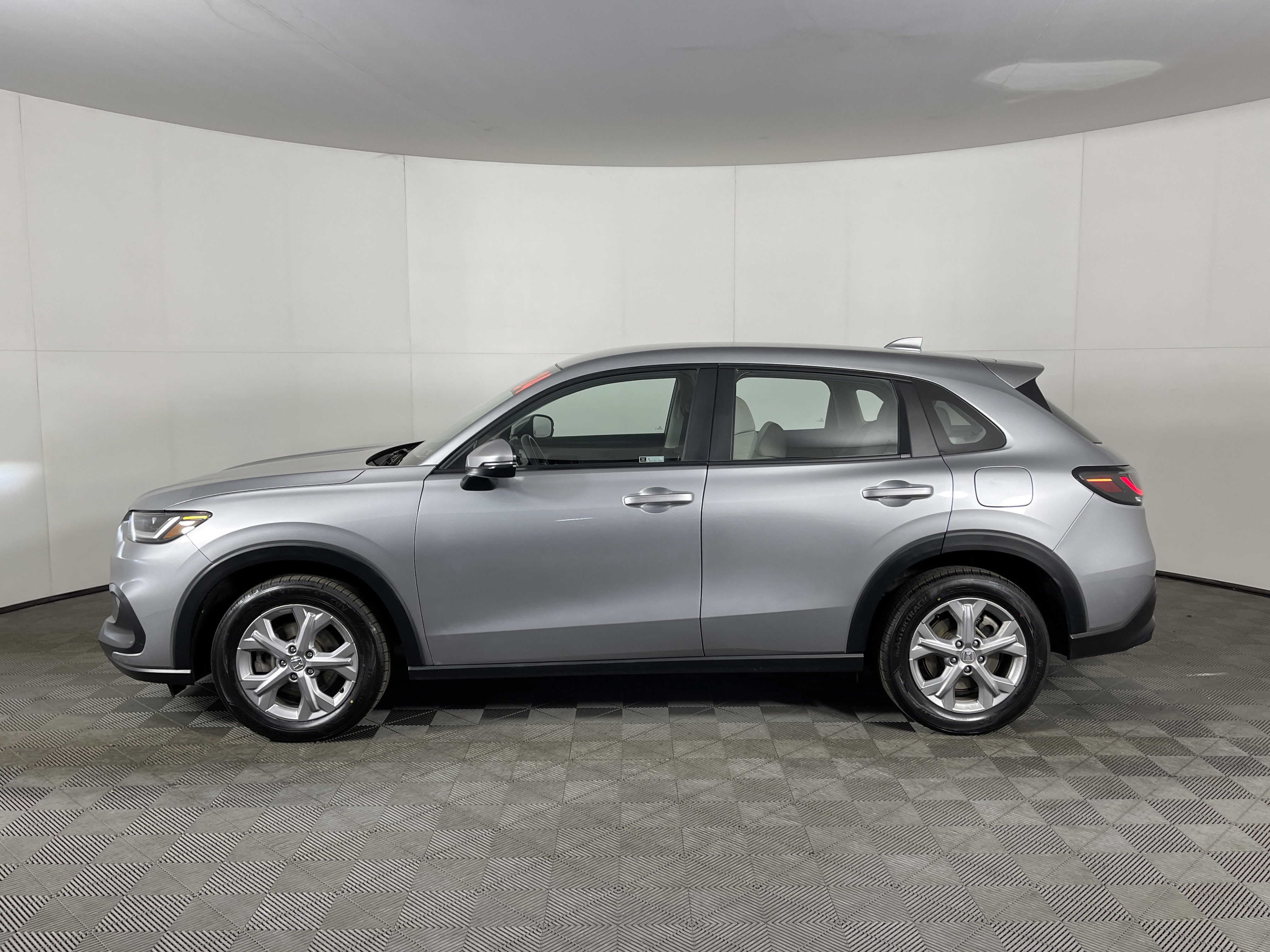 Used 2024 Honda HR-V LX image 3