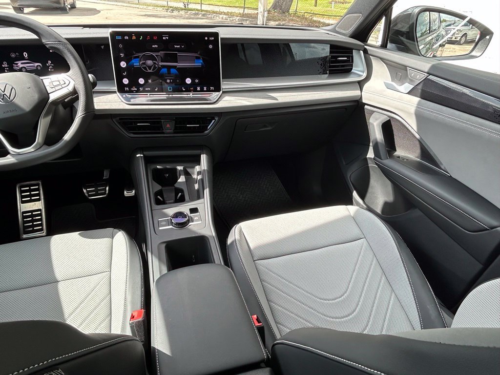 Used 2026 Volkswagen Tiguan SE R-Line FWD image 11