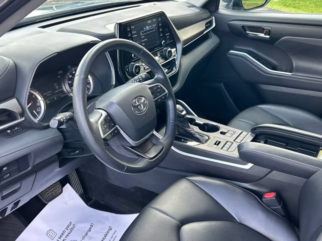 Used 2022 Toyota Highlander XLE AWD/4WD image 28