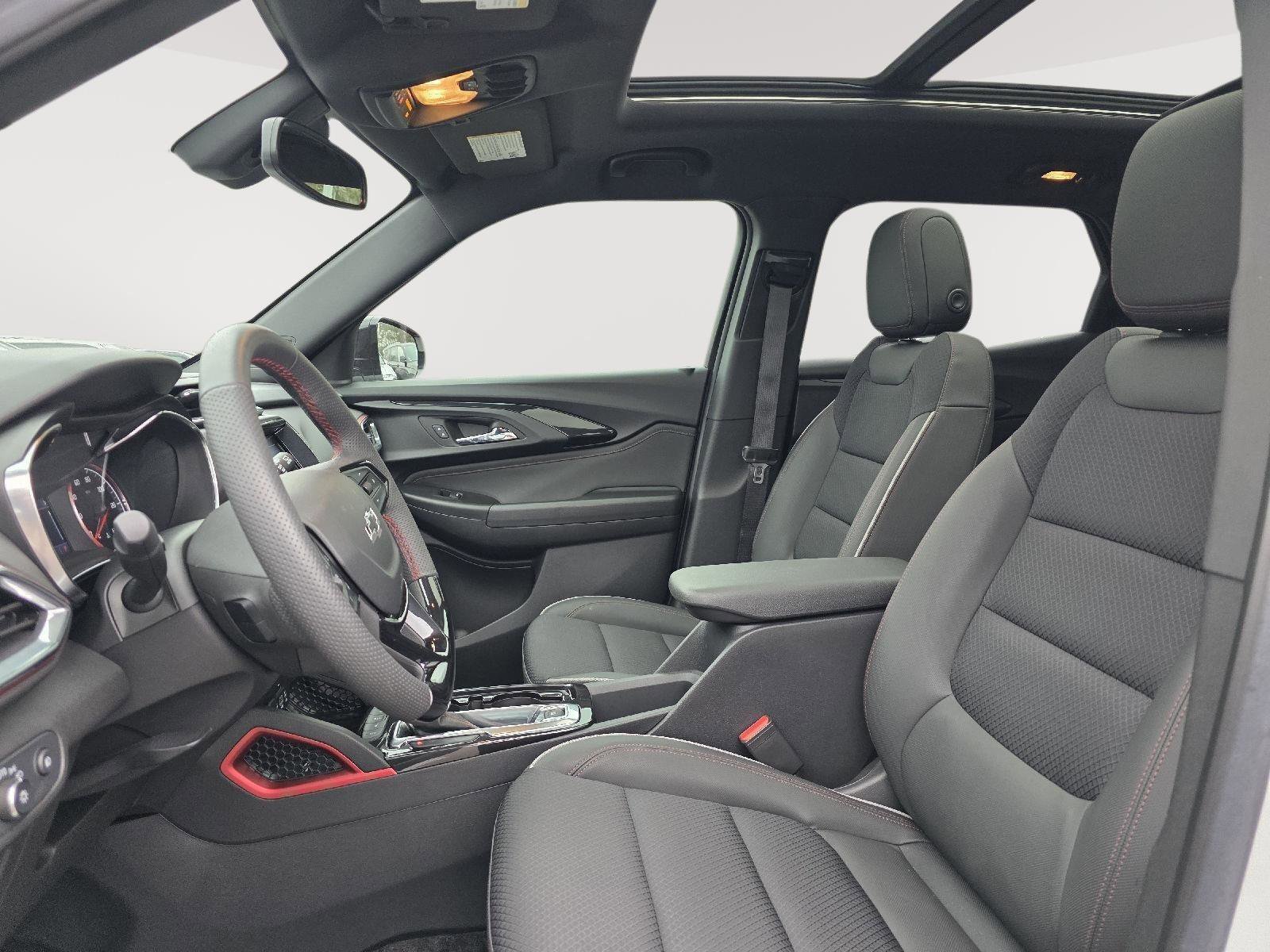 Used 2023 Chevrolet TrailBlazer RS w/ Sun and Liftgate Package image 9