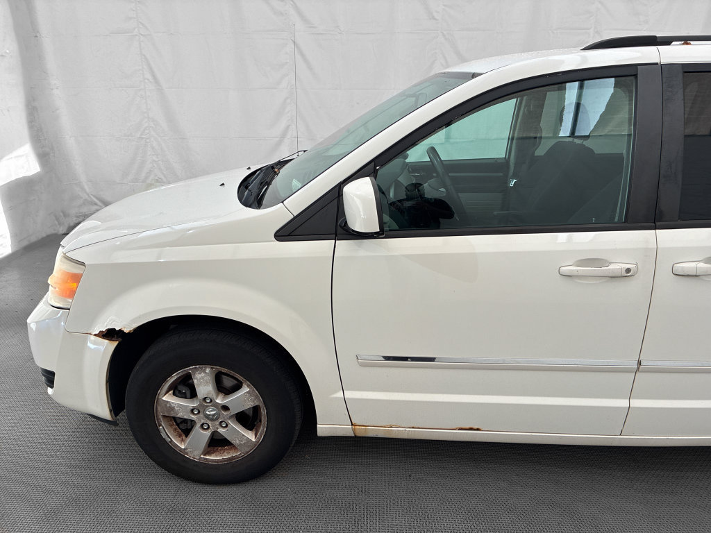 Used 2009 Dodge Grand Caravan SXT FWD image 3