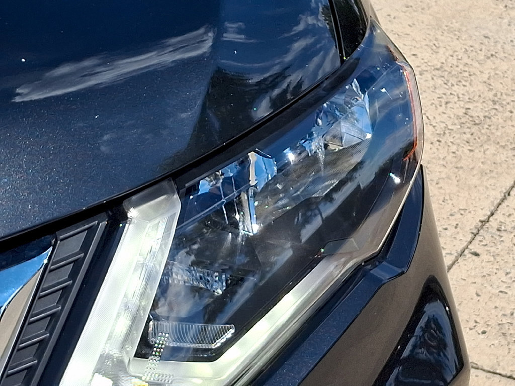 Used 2020 Nissan Rogue SV FWD image 9