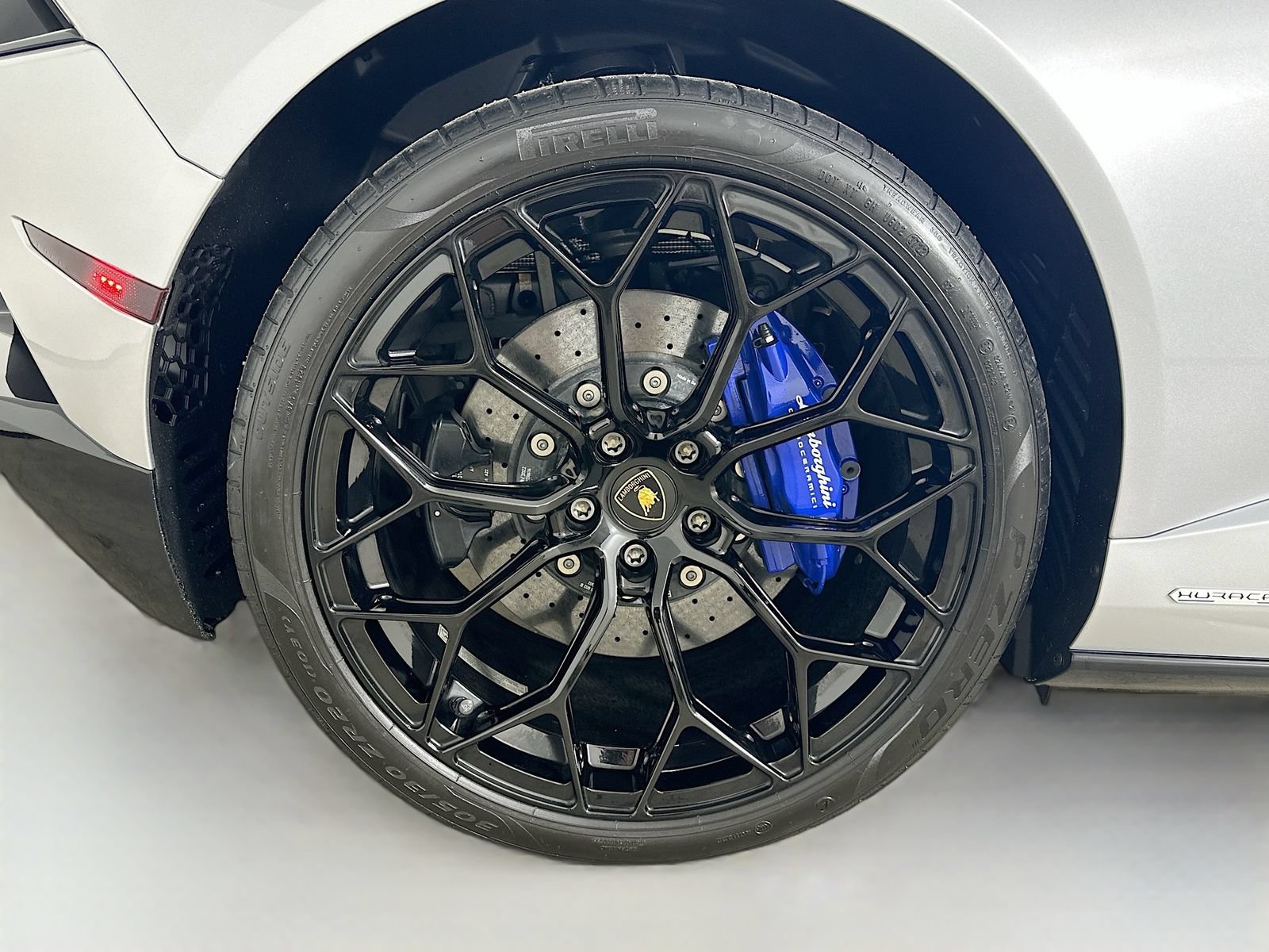 Used 2023 Lamborghini Huracan EVO RWD image 47
